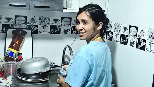 Rüyalarımda hep siluetini süsleyen yumuşak kumaşlarla süsleniyorsun Seni ne kadar zorladığımı duyduğumu duyurken