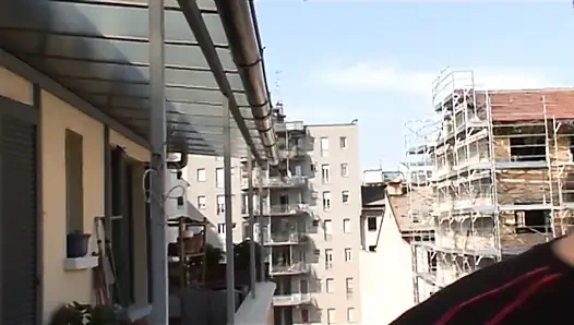 Büyük memeli orta yaşlı seksi kadın kalın yarakla sertçe sikiliyor