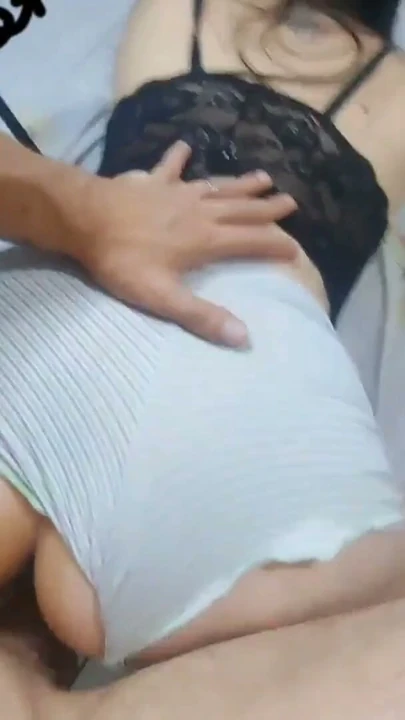 Hizmetçi kısa şortu baştan çıkararak patronuna sert siktiriyor! Mutfakta. | Klip 2