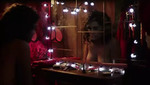 Büyülenmiş, ağzım açık ve sırtüstü olmak isterdim...