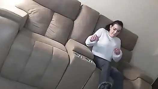 Üvey erkek kardeşimle biraz eğleniyorum