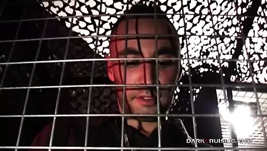 Darkcruising.com - spor ayakkabılarla masturbasyon