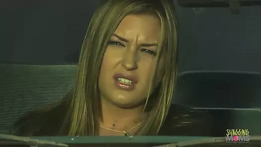 Araba tamirinin parasını ödeyemeyen milfler sikişmek zorunda kaldı