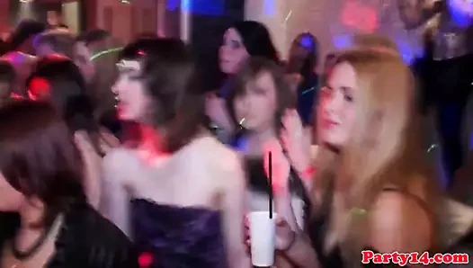 amatör euro saksocu ve mastürbasyon içinde orgy