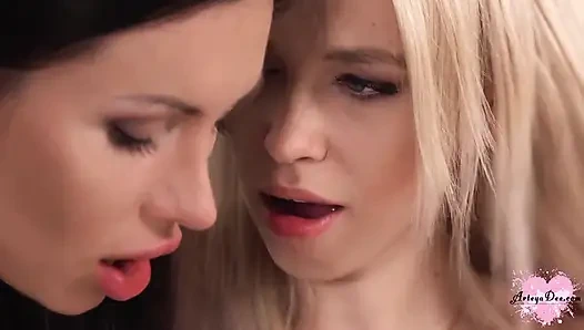 Ateşli minx lezbiyen seks ve hassas amcık yalamadan çılgın orgazm