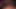 Orta yaşlı seksi kadın büyük yaraklarla çevrili, yok etmeye hazır