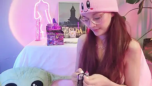 Göğüsler ve oyun kartı üstsüz çekiyor