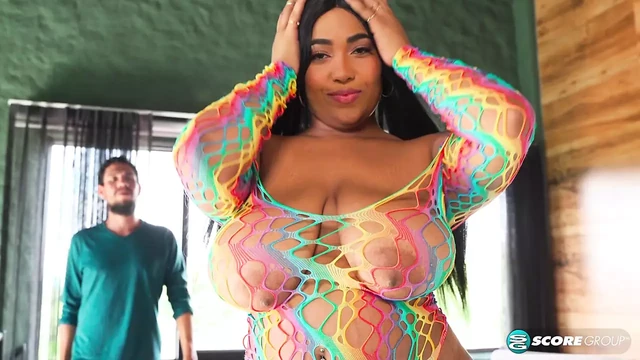 Thayana: поклоняйся ее грудастом телу