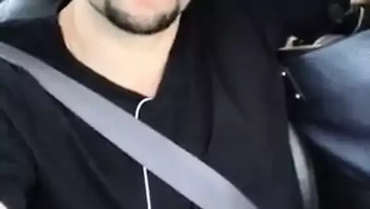 Arabada handjob sürüş