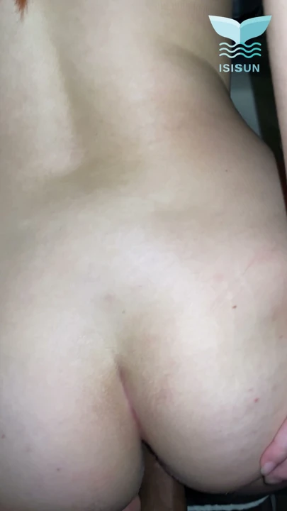 Spor salonunda bir arkadaşla sevişiyorum. Banyoda sevişelim diye öneriyor ve o kadar tahrik oldum ki kabul ettim | Bölüm 2