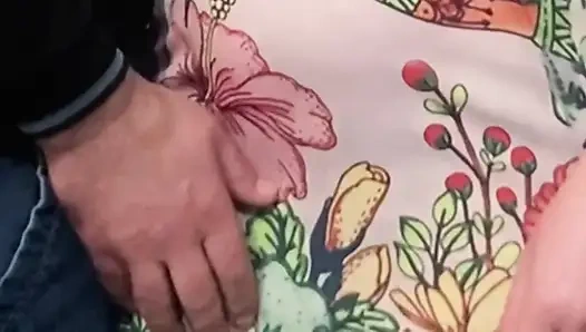 Aldatan evli kadın kalabalık bir metroda mastürbasyon yapıyor