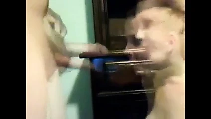 itaatkar kızıl saçlı efendisine derin boğaz oral seks verir