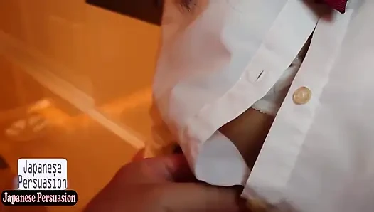 Saf görünümlü ve son derece hassas, minyon ince güzellik unutulmaz bir özel izlenim bırakıyor
