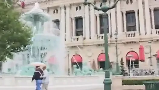 Sürtük sıkı amcığın içinde yaşlı yarağı sallıyor