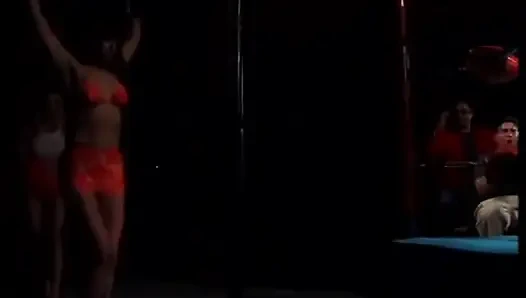 Rikki Lixxx ve Mia Domoore sakso çekiyor