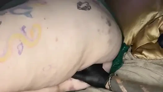 İri güzel kadın anal seks yapıyor