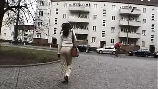 Şaşırtıcı büyük boobed abanoz vuruyor ona ilk porno süre o masturbates