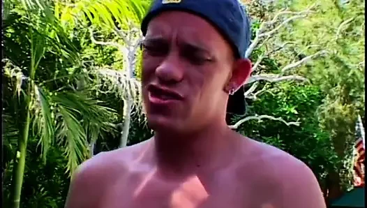 Poolboy geri yatarken ve eğilerek emilir sonra bang iri parça