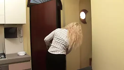 Azgın bir milf ağzına cum!