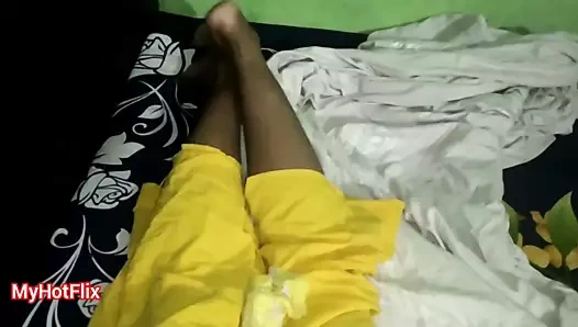 Karım uyurken güzel götünü gösteriyor