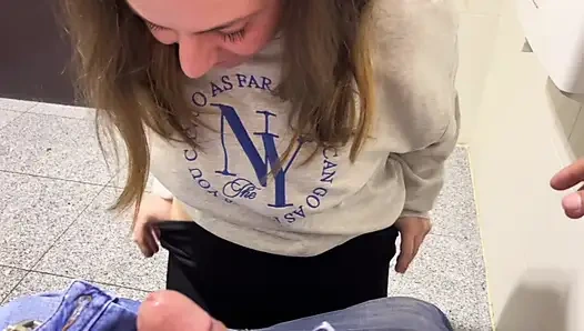 Ona güzel bir sakso çektikten sonra götümü kırdılar