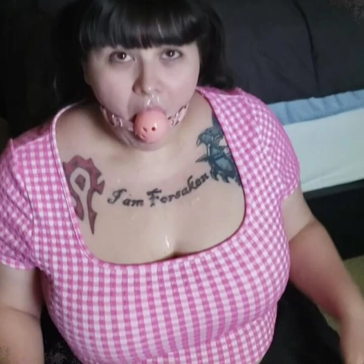 Dd Sadie gırtlağına kadar sikiliyor ve ağzı dölle ağzı tıkanıyor