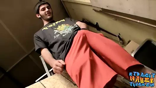 Heteroseksüel haydut Daniel delong solo mastürbasyon yaptıktan sonra boşalıyor