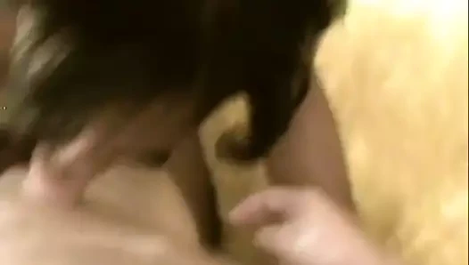 Abanoz genç gets için emmek üzerinde bir çük