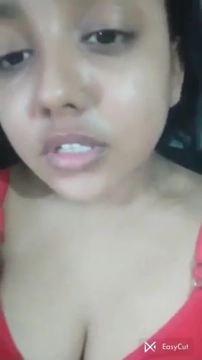 Обязательный для обмена момент из "Горячая крошка дези трахает себя в собственной комнате"