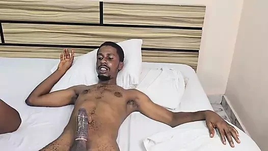 18 yaşındaki genç kız sınırlarına kadar acımasızca sert sikiliyor. Artık büyük yarağı alamıyor