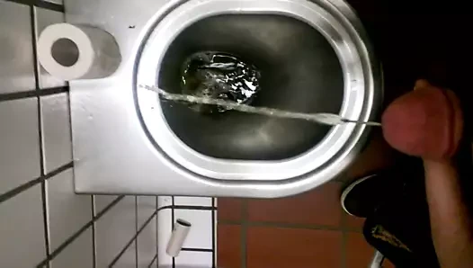Pissing on Frankfurt Airport