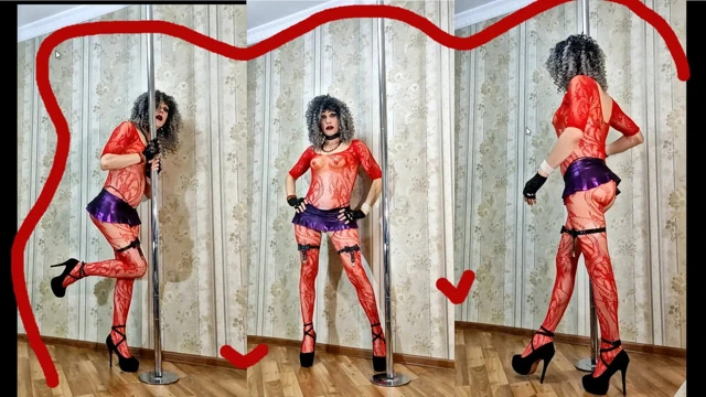 Azgın kadın kılıklı kaltak yüksek topuklu ayakkabılarla kameranın önünde yeni bir kırmızı tulum deniyor