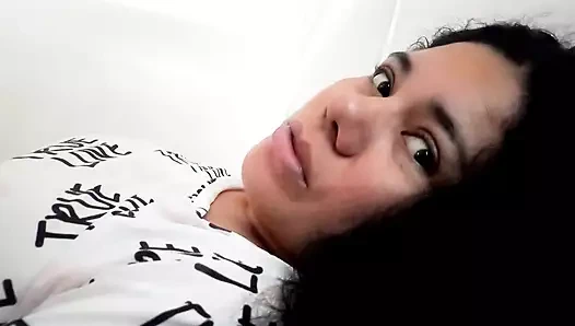Sürtük kız arkadaşım lezzetli fışkırtan amatör itaatkar bir köle olarak taşaklarımı emmeyi, derin gırtlağımı ve sert anal seksi seviyor