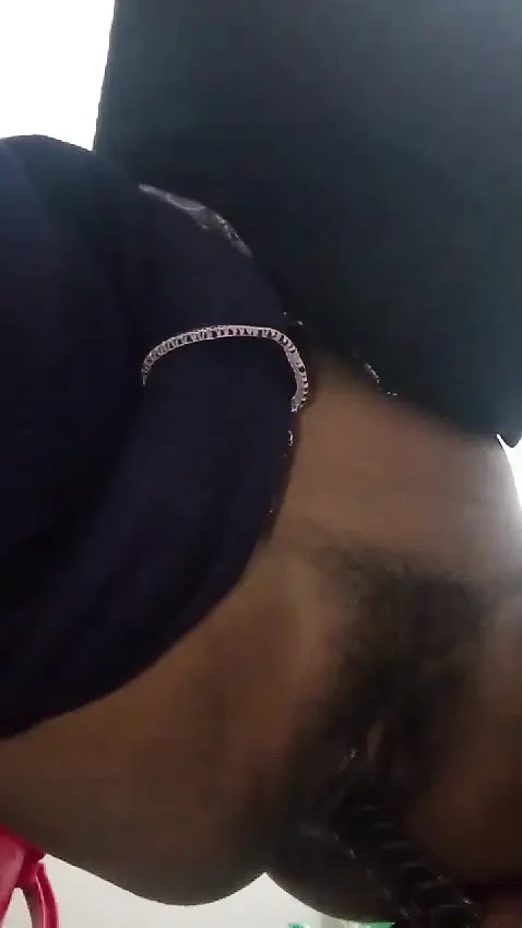 Bangladeşli kız tek başına seks yapıyor