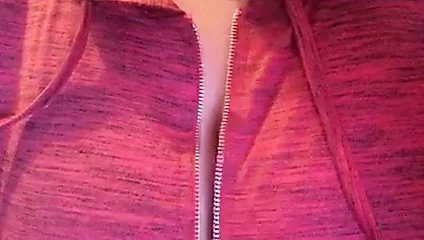 gül gösteren göğüsler