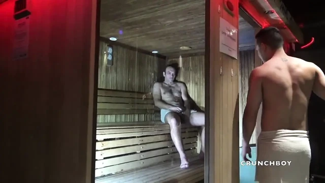 Latin twink suana'da Fred tarafından sikiliyor