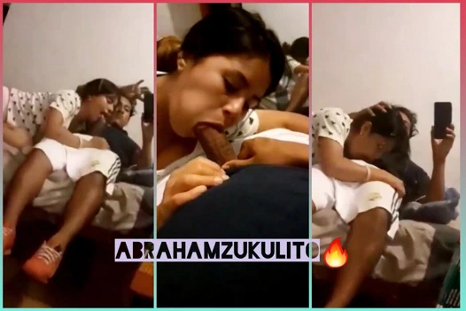 Liseli ayna önünde derin oral seks verir