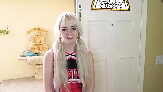 18 yaşındaki pawg Annie Archer tüm yolu gidiyor!