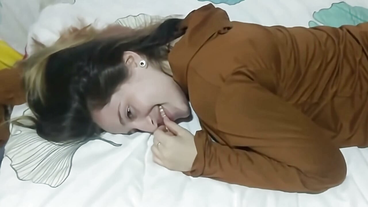 ÜVEY KARDEŞİM BENİ SAKLANIRKEN BULUYOR BÖLÜM 2