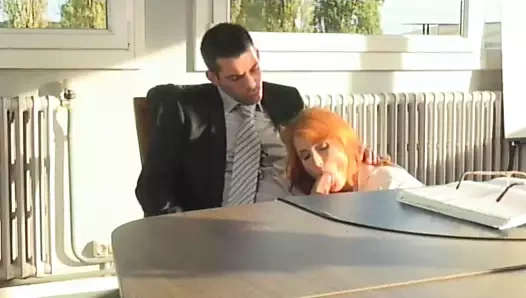 emy la burocrate salope