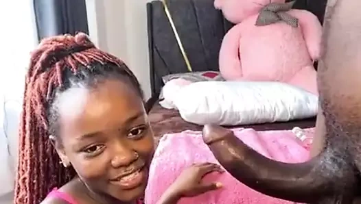 Götünü taşımış ve amcığını siktiriyor