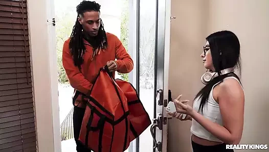 31 mi çekiyorsun? Doğru sikişiyor! Reality Kings