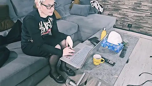 Olgun MILF vajinamla çalışmak ya da dildo arasında seçim yapmak zorundaydım