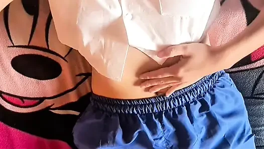 Utangaç latin kız baştan çıkarılıyor ve sert sikiliyor