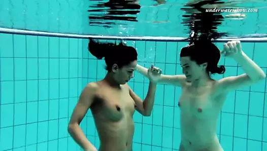 Nina ve zlata oduvanchik sualtı lezbiyenler