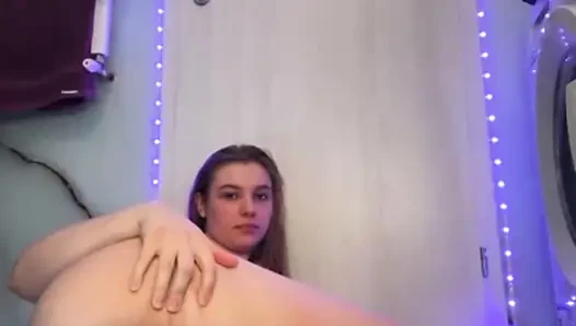 Büyük dildo jucielussie ile fışkırtıyor