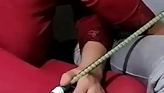 Üvey anne cummy tangasını kokluyor - bu baba değil, senin lanet yükün!