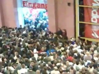 Sıcak porno yıldızları tüm hayranlarıyla ücretsiz olarak sikişecek