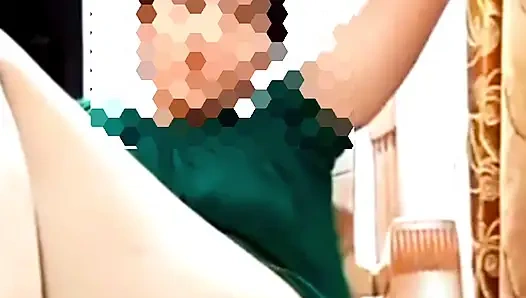 Üvey kız kardeşim görüntülü görüşmede amını gösteriyor