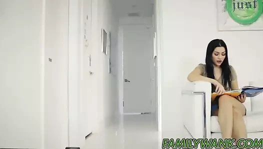 Dik bebek karly sürmek bir horoz ve gets ona yüz berbat yukarı